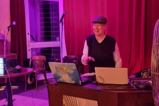 Partystimmung mit Rita als DJane